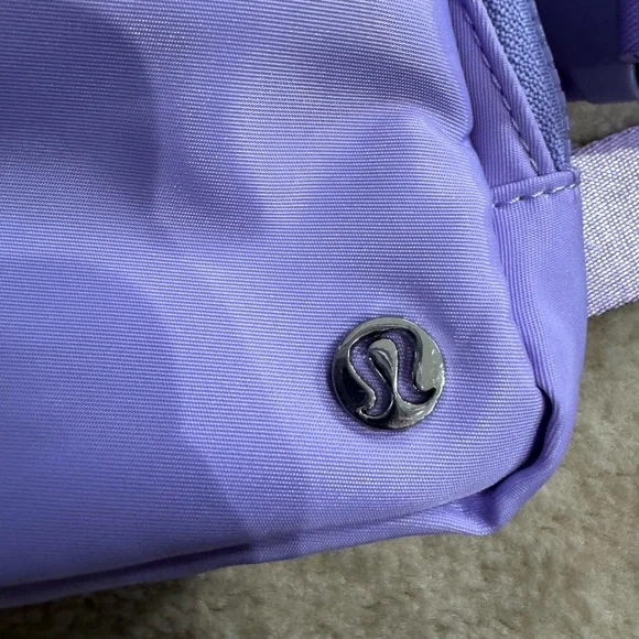 NWOT Lululemon belt bag - Picture 2 of 3